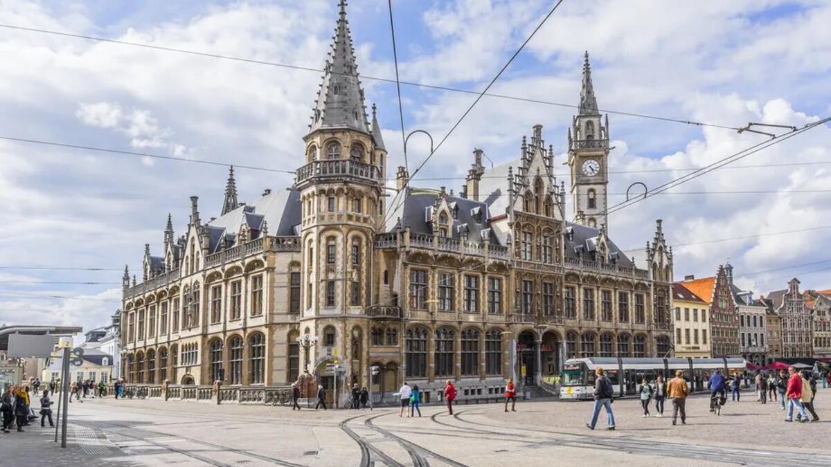 غينت (بلجيكا): تخلص مركز مدينة غينت من السيارات في عام 1996 في محاولة لمعالجة الاختناقات المرورية المستمرة وتدهور جودة الهواء.