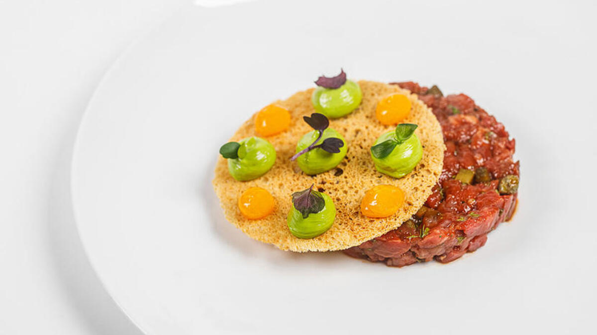 المطاعم الأوروبية: نجح "مارينا سوشيال -Marina Social” في ابتكار أطباق جديدة ولذيذة حتى تصدر قائمة المطاعم الأوروبية ونال اللقب للمرة الثانية بعد عام 2017.