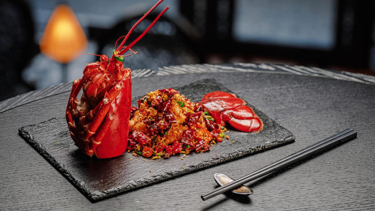 المطاعم الصينية: اشتهر "هوتونغ – Hutong” بأطباقه المليئة بالنكهات الممزوجة بالخيال.