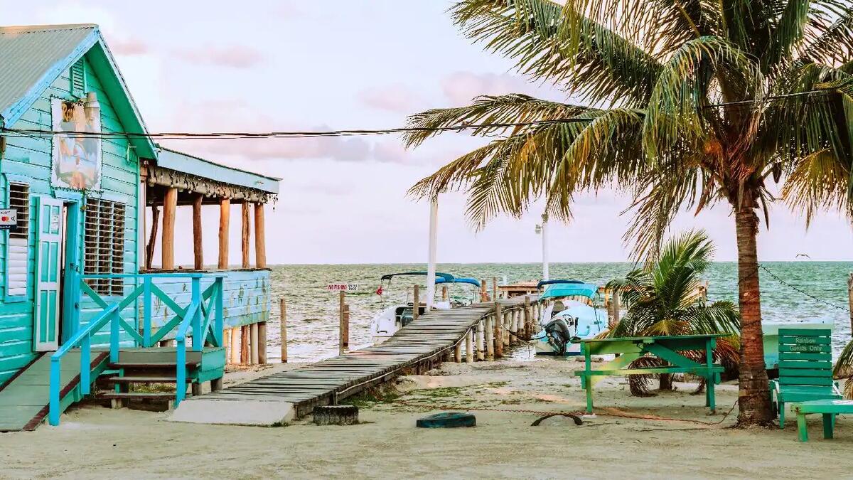 المركز الرابع: بليز، تشتهر الدولة الواقعة على الساحل الشرقي لأمريكا الوسطى بتنوعها البيولوجي الشديد، وبمواقع الغوص ومغامرات الغابة والتجارب الثقافية الغنية.