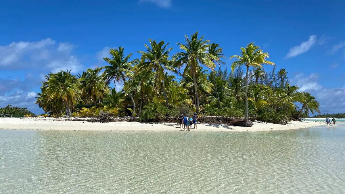 المركز الأول: جزر كوك، تعد هذه الجزيرة واحدة من أجمل الجزر السياحة في العالم كما تقدم لزوارها مستوى فريد من المغامرة والتفاعل الثقافي والمأكولات الشهية.