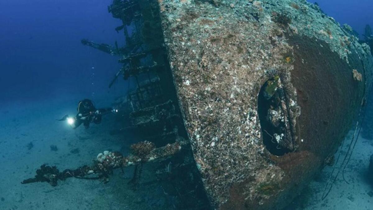 جزيرة أبو طير – جدة: يمكن الغوص لرؤية حطام سفن قديمة ومنها سفينة ستافونوس اليونانية التي غرقت في المكان في 1978، يُطلق على الموقع أيضًا تسمية حطام الكابل لأن السفينة كانت محمّلة بعدد من الكابلات والأسوار المتسلسلة والحزم الفولاذيّة الكبيرة.