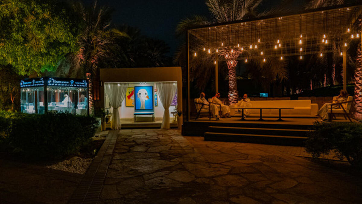 مطعم بيير هيرمي - Pierre Hermé: وهو مطعم فرنسي يقدم أشهى أنواع المعجنات والكعك وماكرون في أجواء ساحرة.