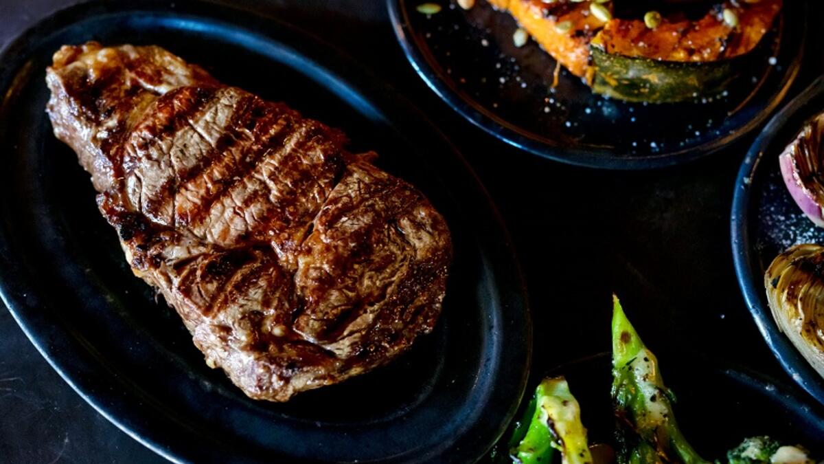 مطعم دون جوليو - Don Julio : مطعم أرجنتيني متخصص بشرائح الستيك الشهية والتي تقدم  بأفضل طريقة وألذّ طعم، في أجواء عصرية وحسن الضيافة.