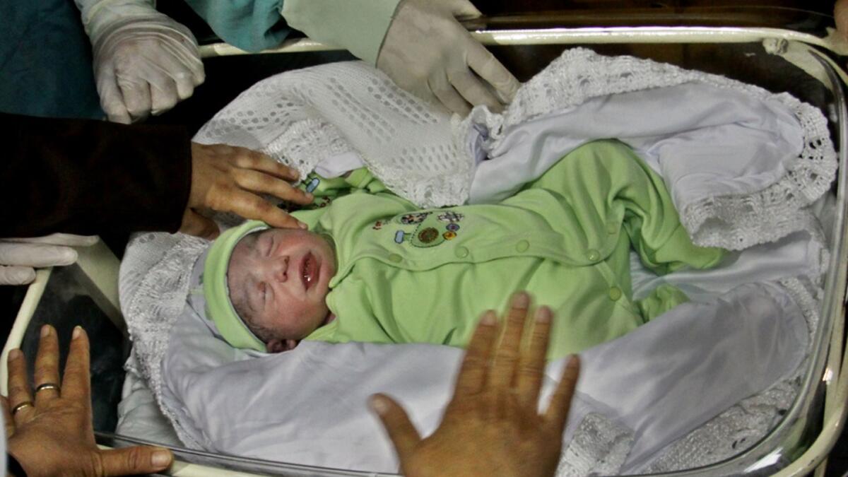 2002 - 2012 فشلت عدة محاولات للإنجاب بالنُطف المُهربة لعدة أسباب كجهل الأسرى بالحفاظ على النطف وإصدار فتوى بإباحته من شخصيات وهيئات دينية وعوائق مجتمعية ذللت باأييد قيايدات سياسية.