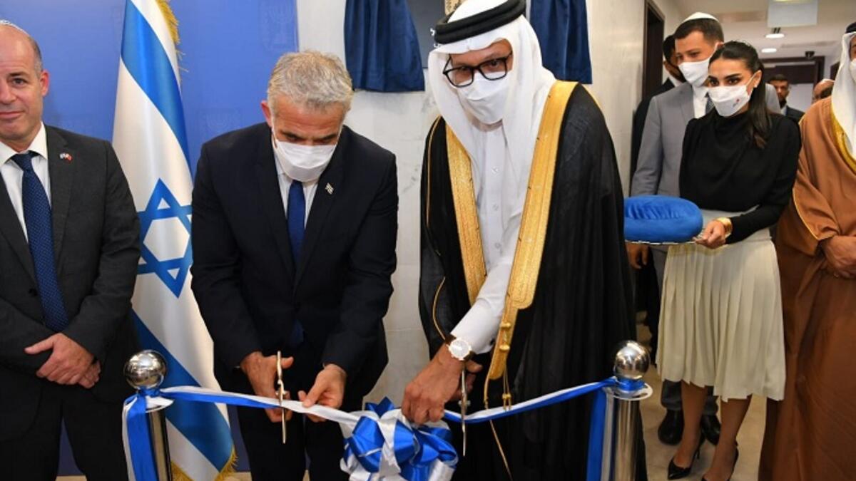 سبتمبر: افتتحت إسرائيل سفارتها في العاصمة البحرين المنامة، رسميًا، بحضور وزير خارجية تل أبيب، يائير لابيد.