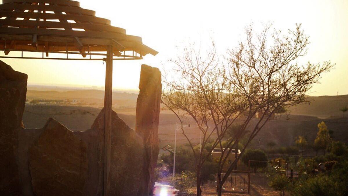 منتزه الملك سلمان في بنبا :  موقع بري جميل بأجواء طبيعية بعيد عن صخب الرياض حيث المكان مهيأ بأماكن الشوي والجلسات ودورات المياه وهو مناسب جدًا للعائلات.