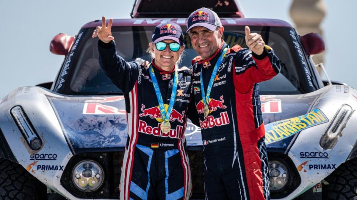 توج الفرنسي ستيفان بيتر هانسيل بلقب بطل النسخة الأخيرة من رالي داكار ويمتلك 8 ألقاب.