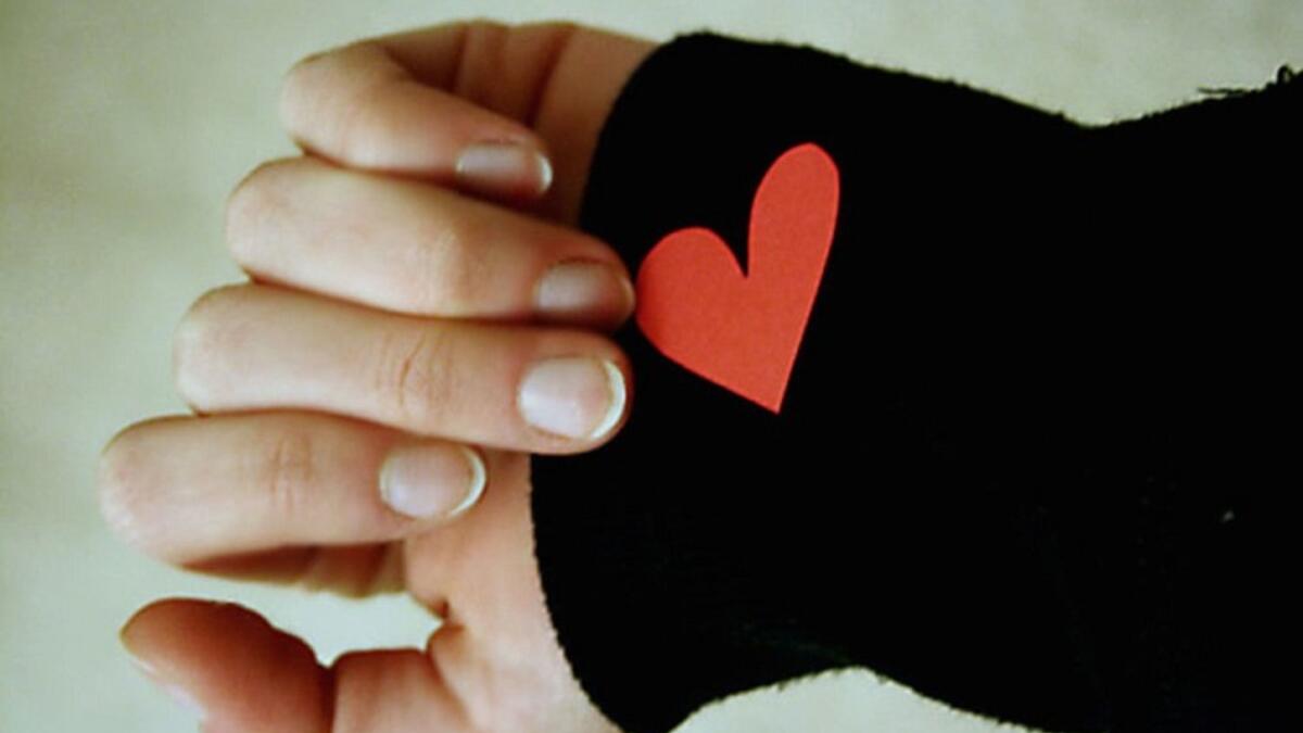 جنوب أفريقيا: لا يتعلق الأمر ببطاقات عيد الحب في جنوب إفريقيا، إذ يحتفل الناس من خلال خياطة قلوب حمراء على أكمامهم عليها اسم من يحب، ويُطلق على هذا التقليد اسم Lupercalia.