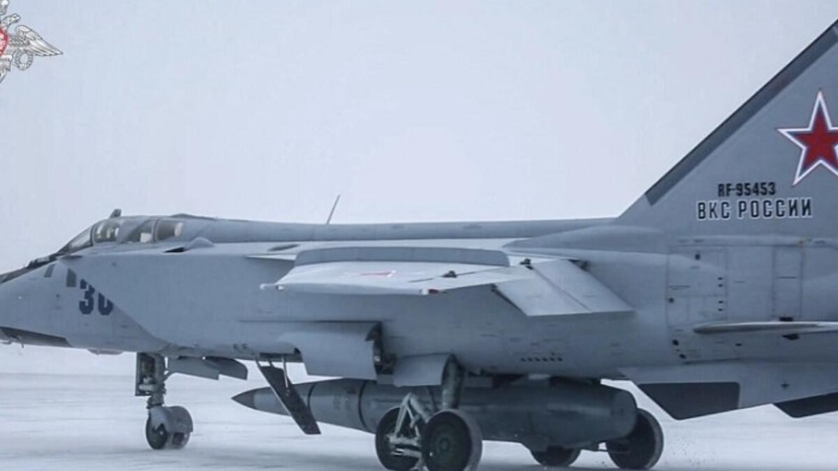 تُجهَّز طائرات حربية من طراز (ميغ-31) بصواريخ فرط الصوت.