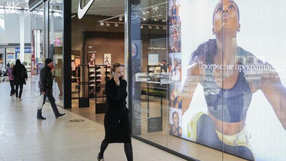 أغلقت كبرى العلامات التجارية العالمية متاجرها في روسيا أو إيقاف الشحنات مؤقتًا ومنها H&M وأيكيا ونايك وبيربري