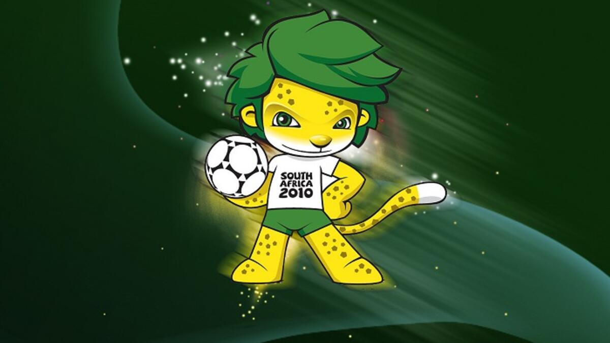 زاكومي: هو فهد وهو حيوان رمز لجنوب أفريقيا مرح ورياضي شعره أخضر، جاء تسميته من  زا (ZA) الرمز الكودي لجنوب أفريقيا وكومي (KUMI) كلمة تعني بلغة الجنوب الأفريقيين الرقم عشرة والذي يعود إلى سنة إقامة البطولة.