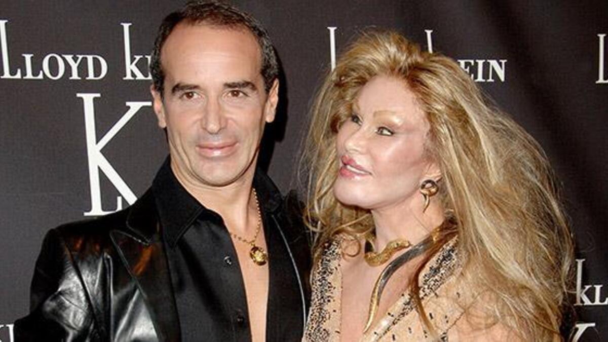 أليك وجوسلين ويلدنشتاين: طلق رجل الأعمال وتاجر الأعمال الفنية من أصل فرنسي زوجته في عام 1999، وأسفرت إجراءات الطلاق عن حصولها على 2.5 مليار دولار و 100 مليون دولار سنويًا على مدى السنوات الـ 13 المقبلة، بإجمالي 3.8 مليار دولار.