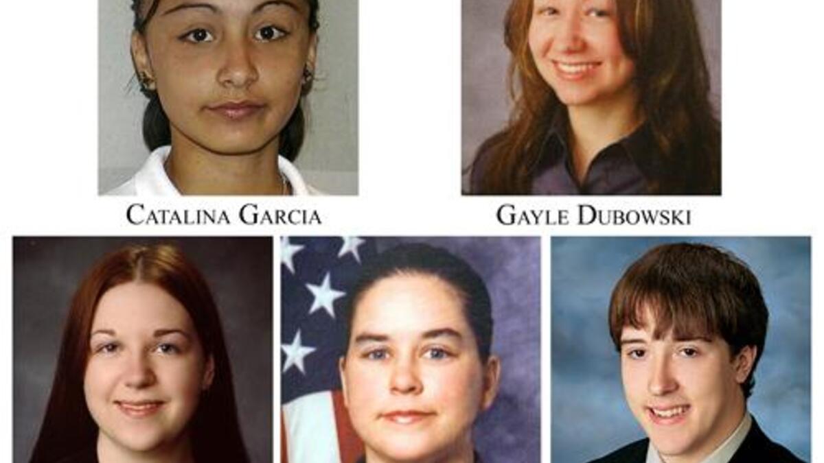 جامعة شمال إلينواز، فبراير 2008 ، 5 قتلى: أطلق طالب سابق يبلغ من العمر 27 عامًا النار وقتل خمسة أشخاص وجرح أكثر من 20 آخرين في المدرسة في ديكالب ، إلينوي ، قبل أن ينتحر.