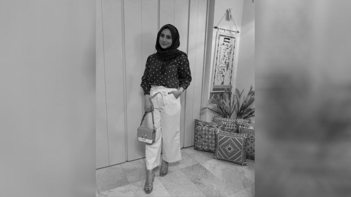 الأردنية لبنى منصور (24 عامًا): وجه زوجها الجاني لها 16 طعنة ليرديها قتيلة عقب خلافات نشبت بينهما في الإمارات لطلبها الانفصال عنه وهو ما لم يتحمله وأقدم على قتلها.