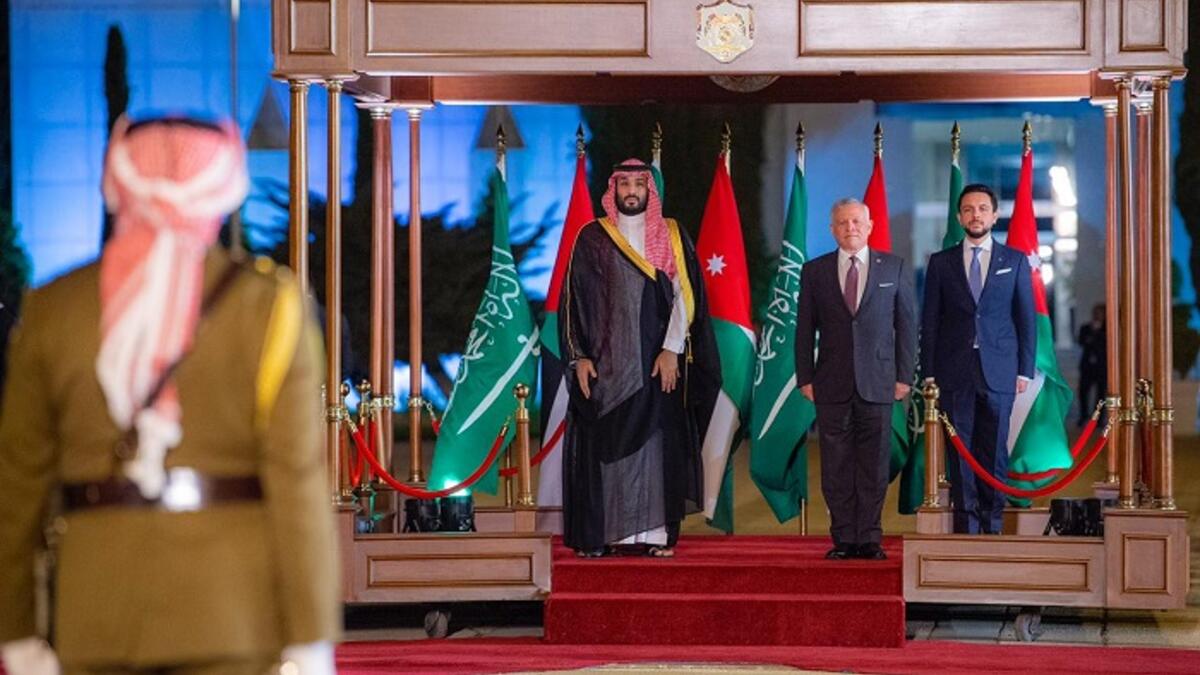 المدفعية: أطلقت المدفعية 21  طلقة تحيّة للضيف الأمير محمد بن سلمان.