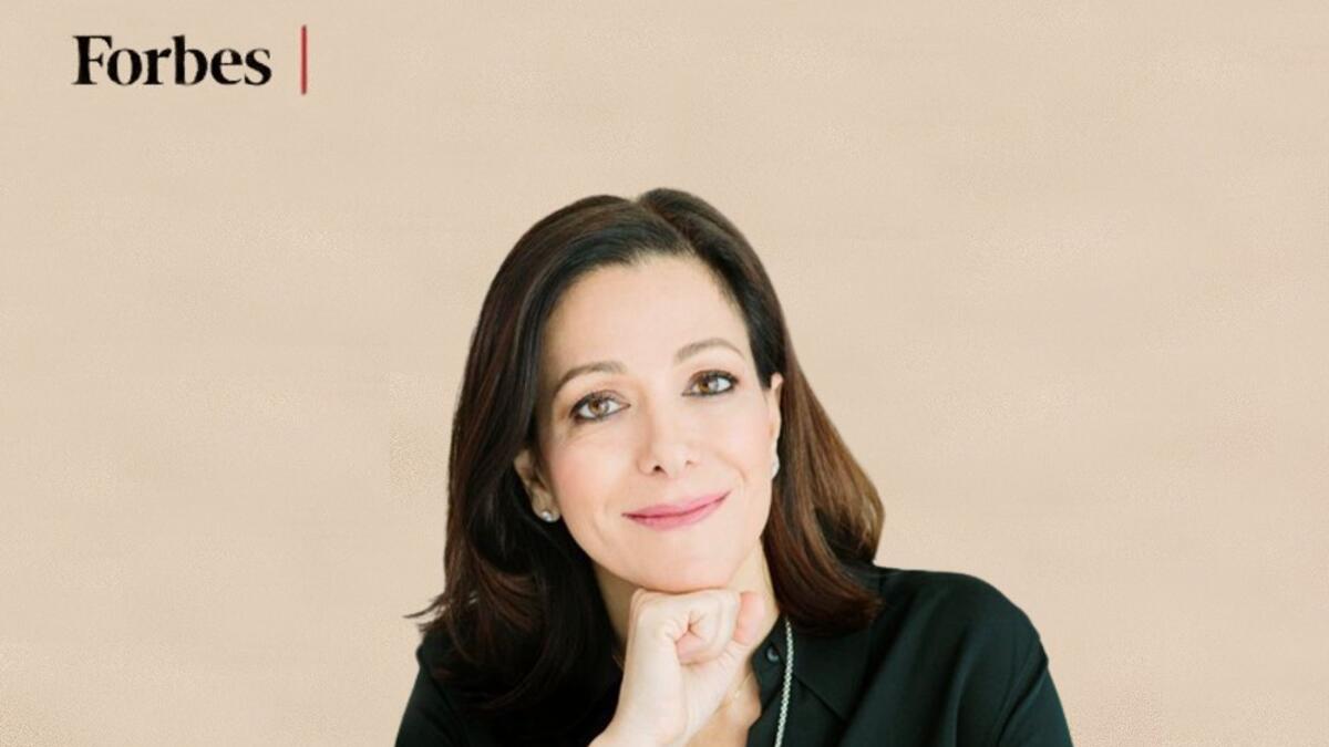 منى عطايا (53 عامًا): رائدة أعمال فلسطينية مقيمة في الإمارات، أسست شركة Mumzworld في  2011، لتصبح أكبر سوق عبر الإنترنت للأمهات في الشرق الأوسط مع أكثر من 2.5 مليون مستخدم.