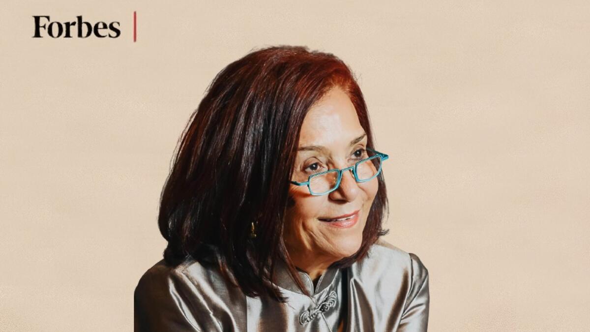 عزة فهمي (78 عامًا): مصممة مجوهرات مصرية، تمتلك علامة Azza Fahmy Jewellery أحد أشهر العلامات التجارية للمجوهرات الفاخرة في الشرق الأوسط وارتدى أعمالها الكثير من النجمات مثل نعومي كامبل وريانا.