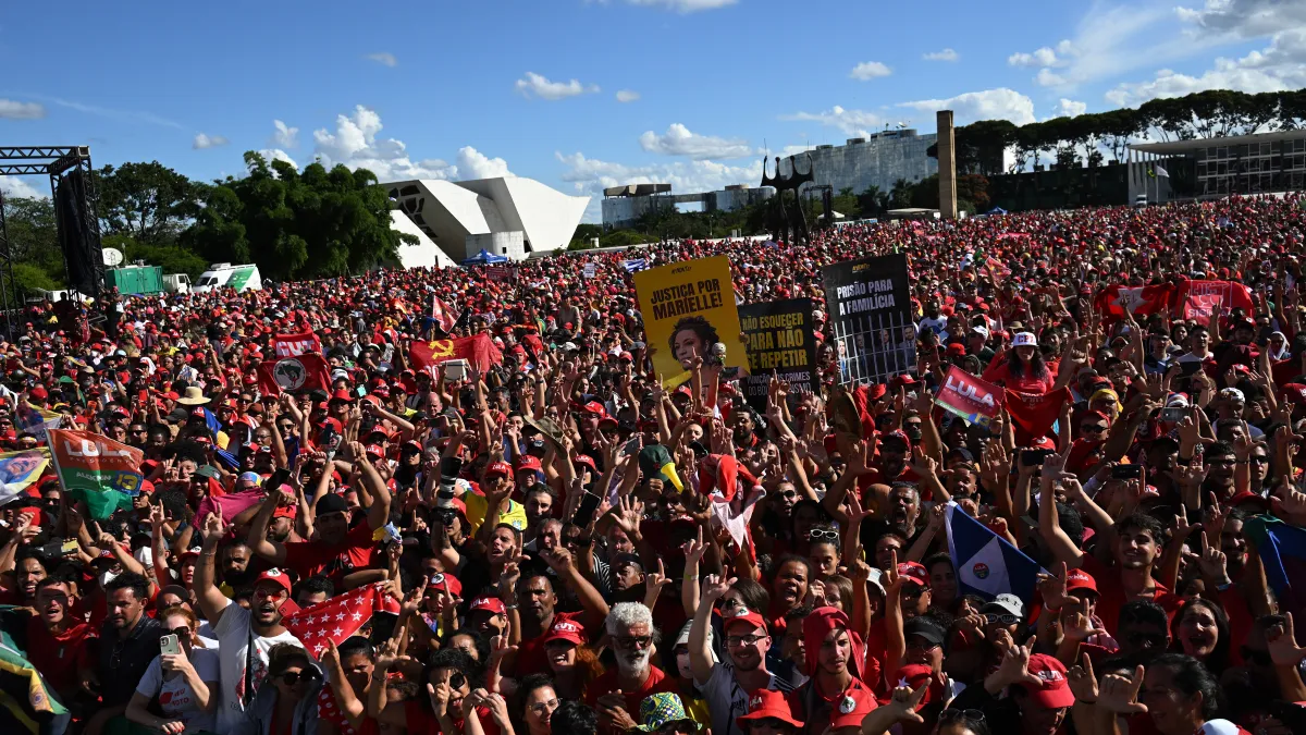 de Silva supporters