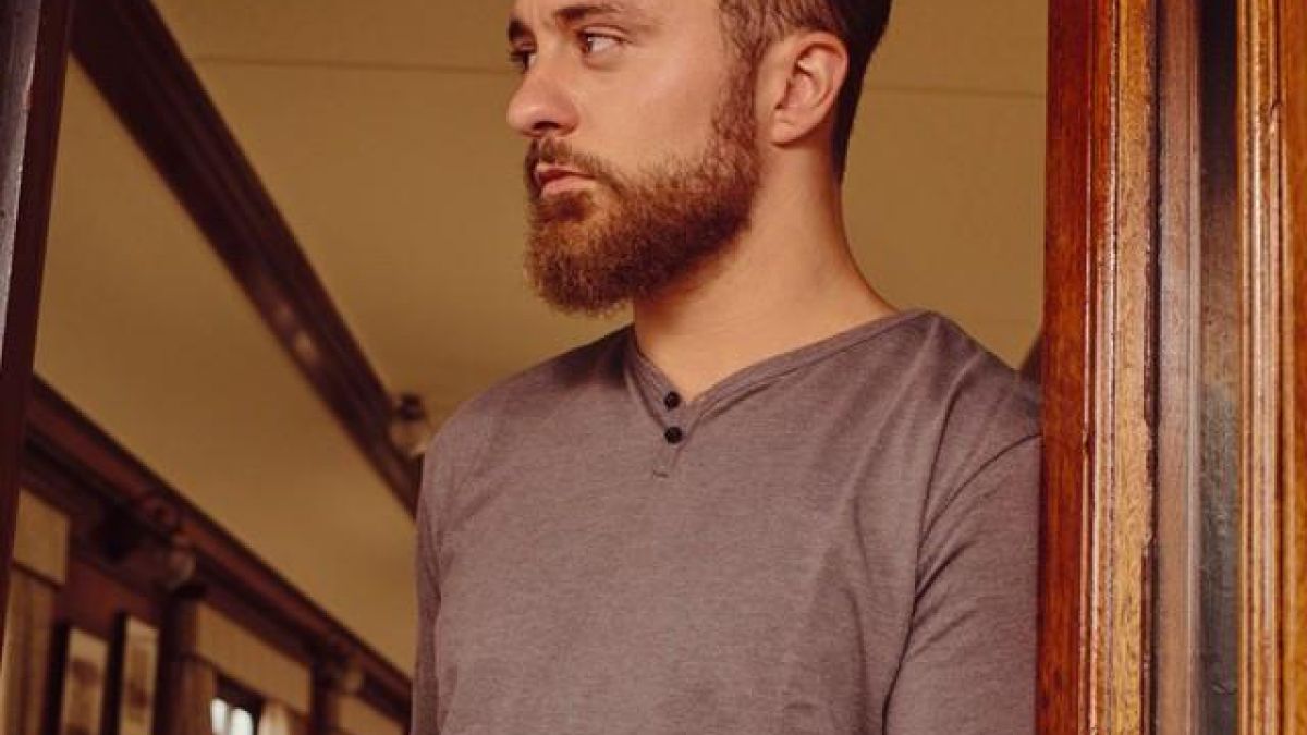 اللورد إدوارد وندسور (33 عامًا): حفيد دوق كنت وابن إيرل سانت أندروز، التحق بكلية إيتون بجامعة أكسفورد وأسس شركته الخاصة في عالم الإكسسوارات.