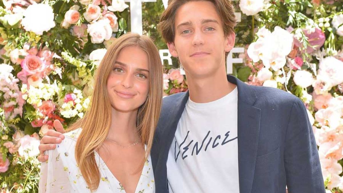 الأمير تاسيلو إيغون ماكسيميليان فون فورستنبرغ (20 عامًا): حفيد الأمير الألماني إيغون فون فورستنبرغ وملكة الأزياء ديان فون فورستنبرغ.