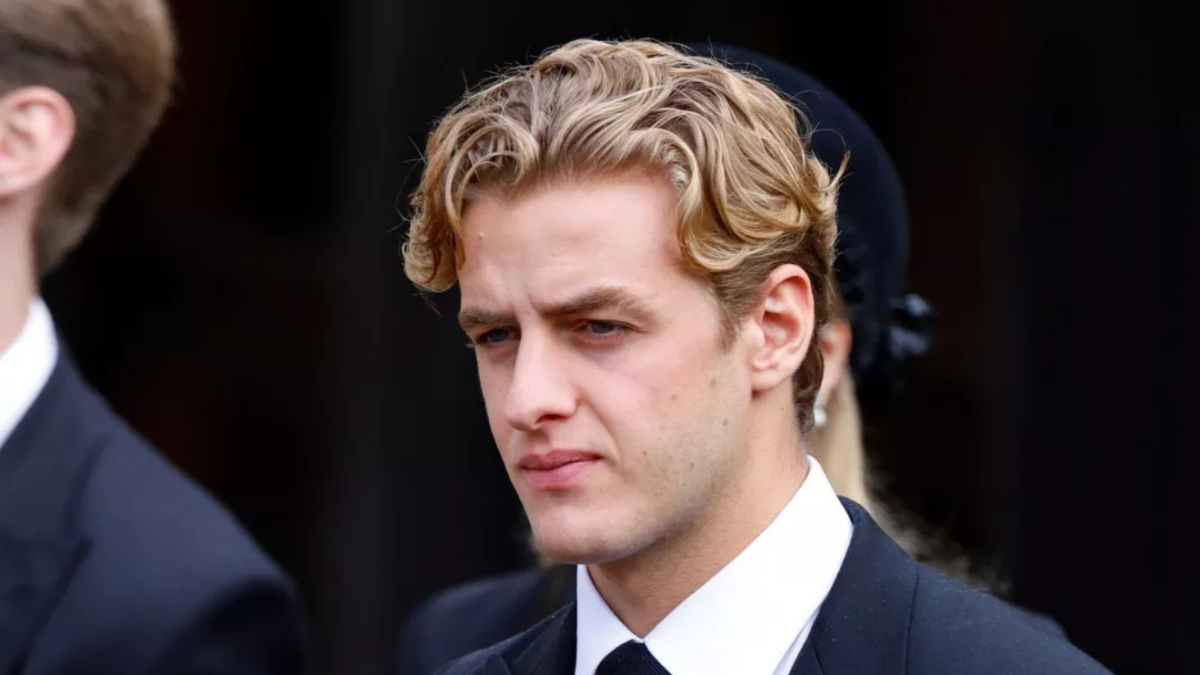 الأمير الكسندر أوغلفي (25 عامًا): حفيد السير أنجوس أوجيلفي والأميرة ألكسندرا أميرة كينت، ابنة عم الملكة إليزابيث، وهو حاليًا في المرتبة 53 في ترتيب ولاية العرش البريطاني.