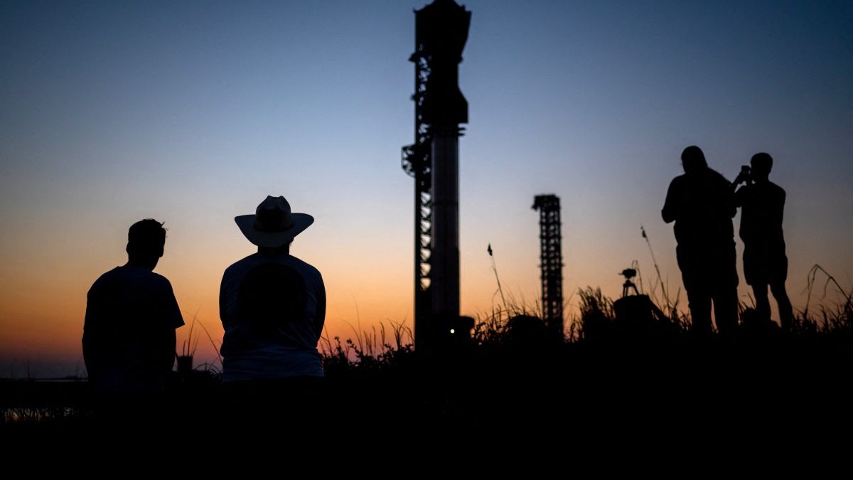 The goal is to refine SpaceX's ability to recover and rapidly reuse rocket components, crucial for reducing costs and turnaround time for future missions. Starship is slated to be NASA's lunar lander for the Artemis III mission as early as 2026, with contracts worth up to $4 billion. SpaceX also envisions using Starship for future Mars missions.(photo by afp)