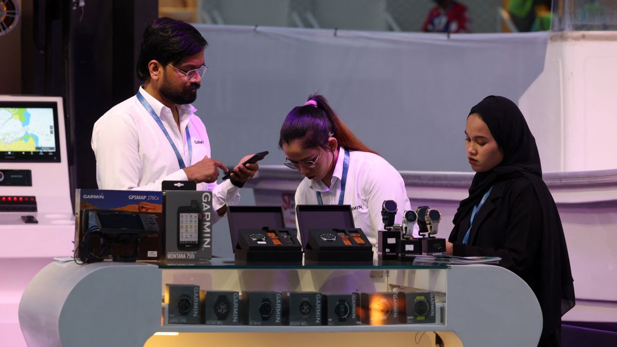 Beyond the marine displays, the Qatar Boat Show provided a wealth of entertainment and culinary experiences.  The Gastronomy Garden delighted attendees with gourmet food trucks, haute cuisine pop-ups, and live performances.  The Tide Thrill Territory offered exciting activities for all ages, including prestigious fishing competitions, engaging kids' activities, vibrant beach club pop-ups, and captivating watersports demonstrations. (Photo by Afp)