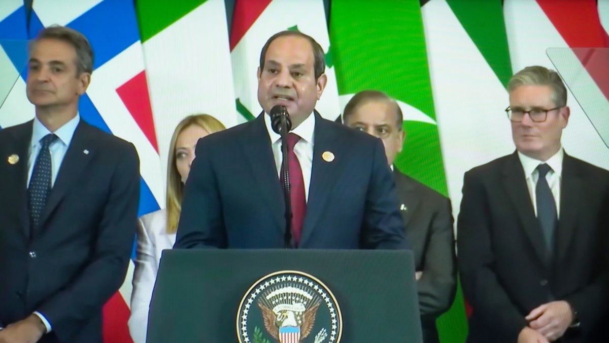 شرم الشيخ، مصر – 20 أكتوبر 2025: الرئيس المصري عبد الفتاح السيسي يلقي كلمة خلال قمة السلام في الشرق الأوسط في شرم الشيخ، بتاريخ 13 أكتوبر 2025.