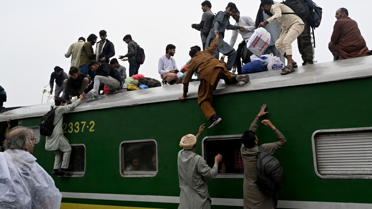 Suicide bombing hits train in Pakistan’s Quetta, killing dozens