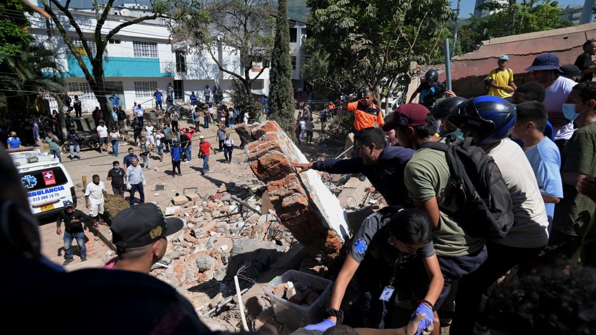 74 killed as 7.4-magnitude earthquake devastates western Colombia