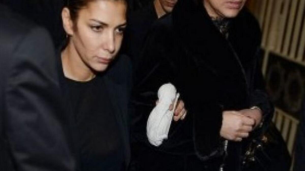 أصالة والمخدرات: قبض عليها في مطار بيروت بتهمة حيازة المخدرات أثناء مغادرتها الأراضي اللبنانية، إذ أكدت السلطات اللبنانية أنها اكتشفت ما يقارب الغرامين من الكوكايين في حقيبة أصالة الشخصية.