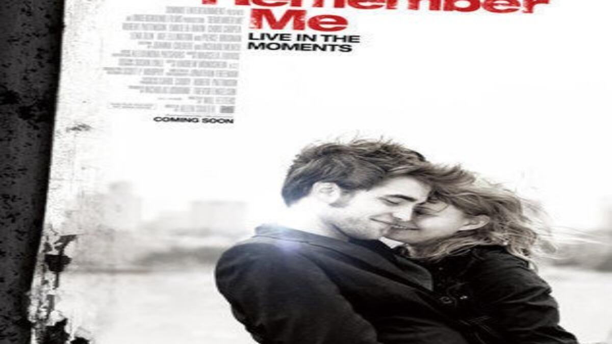 فلم "Remember Me"، دراما رومانسية صادرة عام 2010 تركز على حبيبين جديدين "تايلور" الشاب الذي انفصل والداه بعد انتحار شقيقه، وبعد أن تستقر حياة الشاب يجد نفسه في برج التجارة العالمي، ويكون أول من شاهد الطائرة التي قتلته.