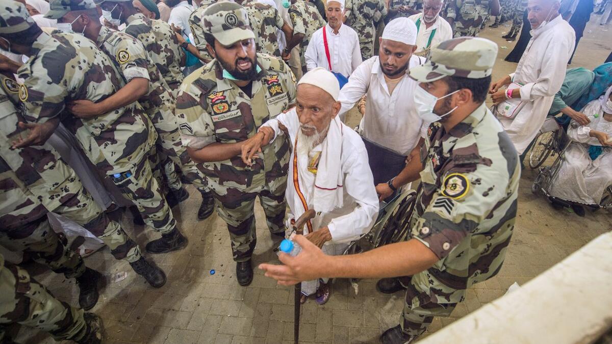 على الرغم أن المملكة ستخصص 60,000 عنصر من رجال الأمن لحماية الحجيج وتنظيم الحج لهذا العام، إلا أن التكنولوجيا سيكون عليها الارتكاز الأكبر، من حيث نشر كاميرات التعرف على الوجوه في كل مكان، ونظام الفحص الإلكتروني لتصاريح الحج في مكانٍ ما.