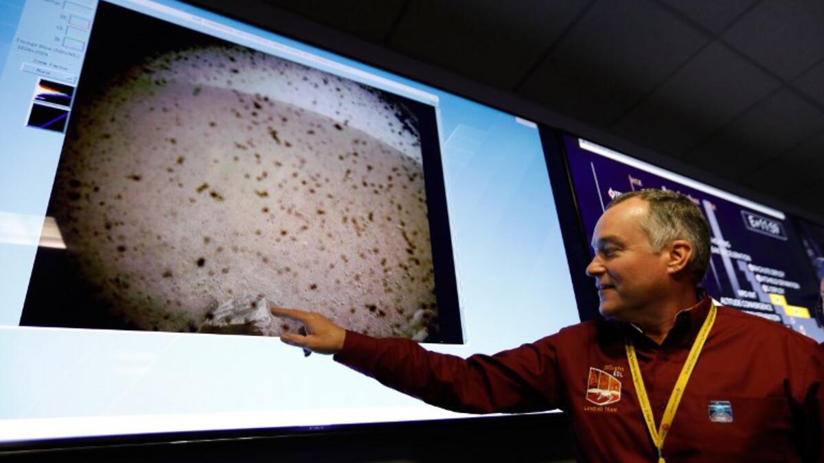 NASA engineer and InSight project manager Tom Hoffman points to the first image upon a successful landing by the InSight spacecraft on the planet Mars.
Al SEIB / POOL / AFP