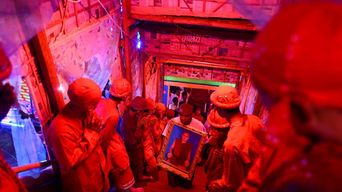 Devotees wait to carry the coffin of abbot Kay Lar Tha during his funeral in Mudon, Mon State. 
Ye Aung THU / AFP