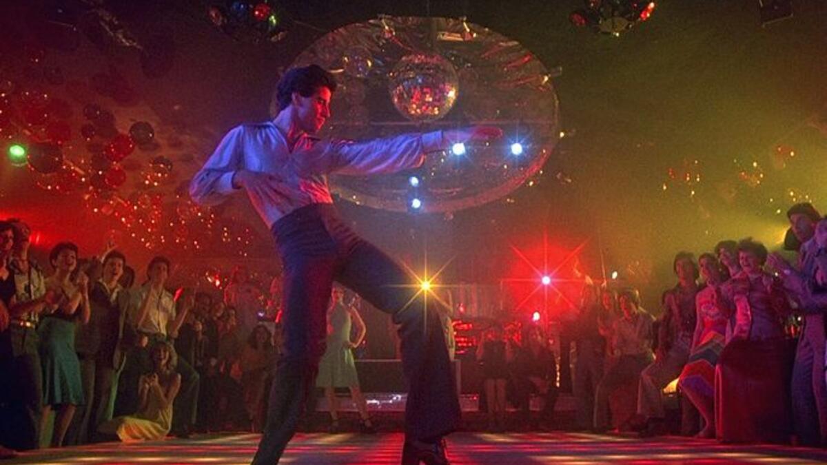 Disco dance In the early years, dancers in discos danced in a "hang loose" or "freestyle" approach. Many nightclubs would commonly host disco dance competitions or offer free dance lessons.(Paramount Pictures)