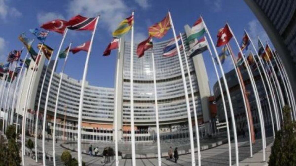 عشرات الموظفات في الأمم المتحدة إلي التحرش أو الاعتداء الجنسي خلال عملهن. وإفلات المعتدين من العقاب بسبب حصانتهم، وعلقت المنظمة الدولية بقولها أن هذا يحدث في كل مكان.