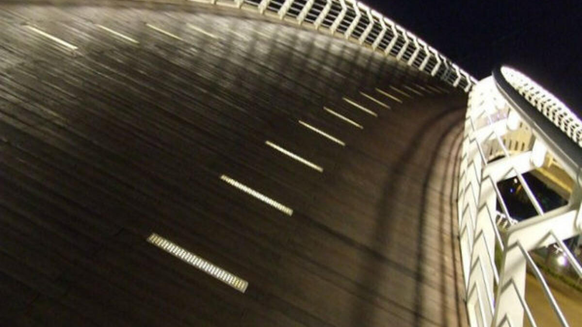 سيتم السماح بمرور السيارات، مع سكة قطار لنقل البضائع والركاب بين البلدين.