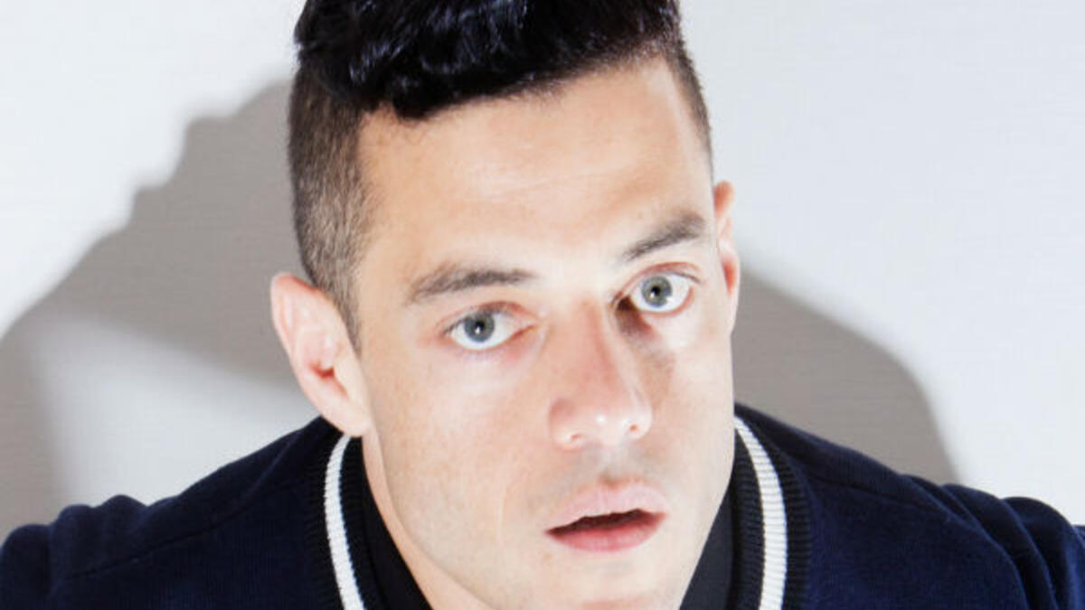 خلال المرحلة الثانوية من دراسته، شجعه والده على دراسة القانون ليصبح محاميًا، وانضم إلى فريق المسابقات، وهناك لاحظ معلمه موهبته في مجال التأويل الدرامي للأحداث، فشجعه على التمثيل في مسرحية "Zooman and The Sign ".