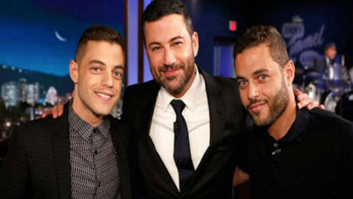 لدى مالك شقيق توأم مطابق له بالشكل وشقيقة كبرى تعمل طبيبة، وكان مالك يستطيع التحدث بالعربية حتى سن الرابعة من عمره رغم أنه وُلد في لوس أنجلوس بكاليفورنيا عام 1981.