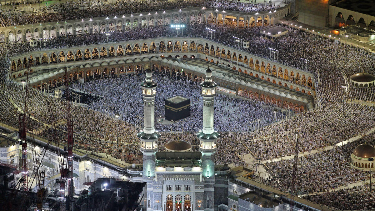 Mecca, Saudi - At the center the Islamic world, Mecca is also the in the middle of the fasting hours chart, with 15 hours of sun