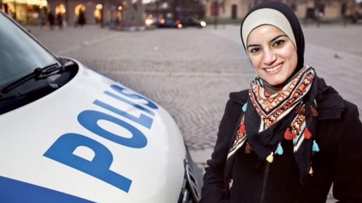 Sweden's-first-veiled-police-officer-hijab-www.muslimwomennews.com-2015