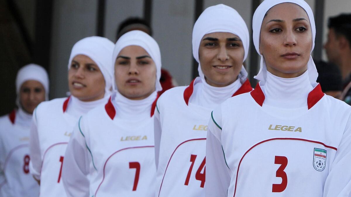 women-football-burqa-hijab-uniform-IFAP-headscarf-www.mtholyoke.edu-2015