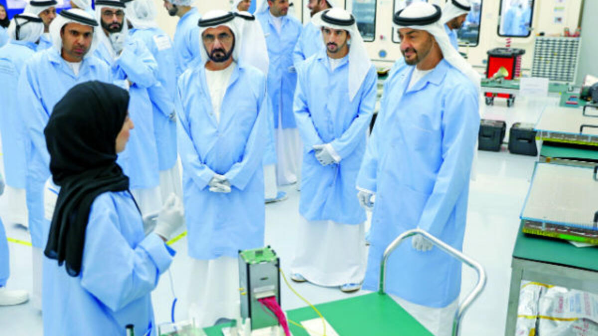 استغرق تصنيعه 4 أعوام، شملت تدريب فريق عمل من مركز محمد بن راشد للفضاء، وهو نفس المركز الذي شهد عمليات تطوير القمر الصناعي.