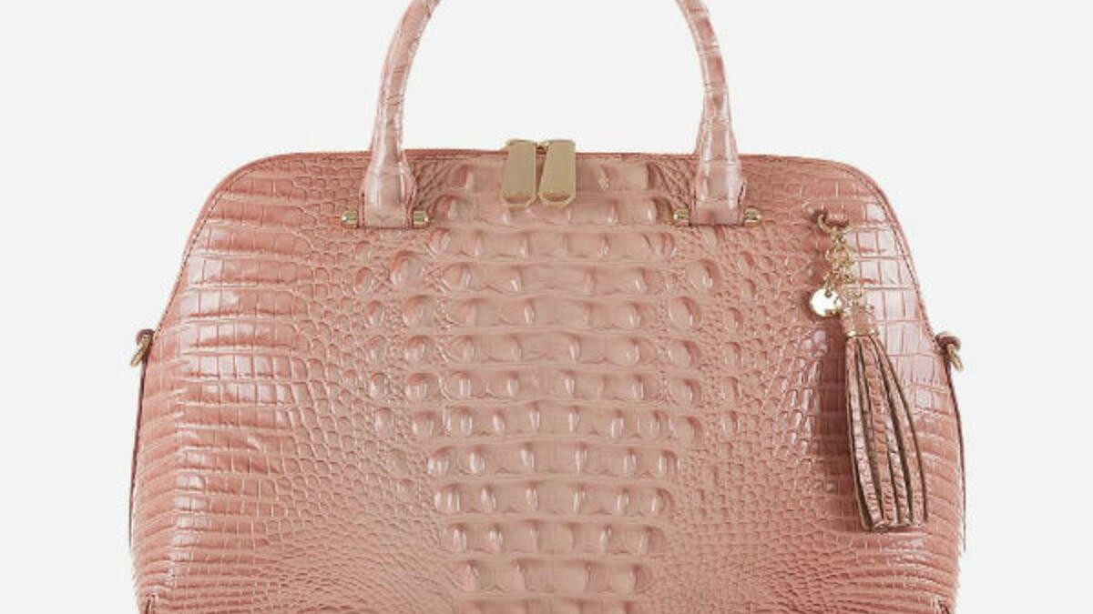 علامة Brahmin: قررت تخصيص 5% من مبيعات هذه الحقيبة للمؤسسة الوطنية لمكافحة سرطان الثدي.