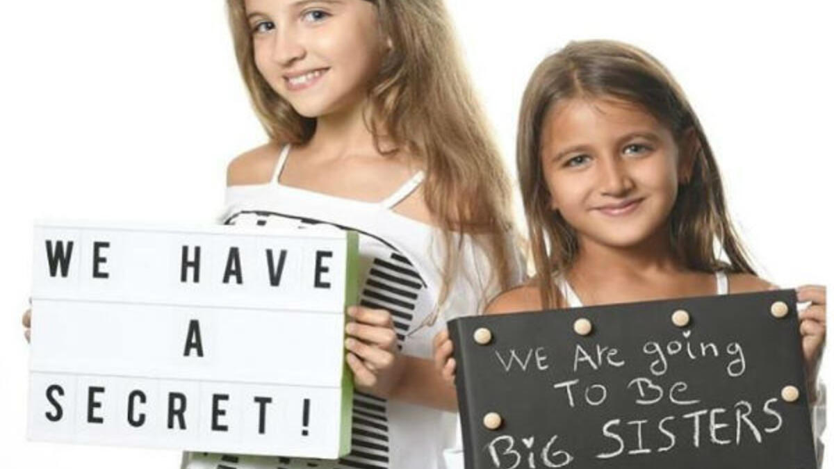 اختارت نانسي عجرم أن تعلن خبر حملها من خلال ابنتيها ميلا وإيلا، حيث حملت كل منهما لافتة تحمل عبارة :"لدينا سر، سوف نصبح الشقيتين الأكبر قريبا"، فميا كتبت نانسي أن حلم ابنيتها تحقق أخيرًا.