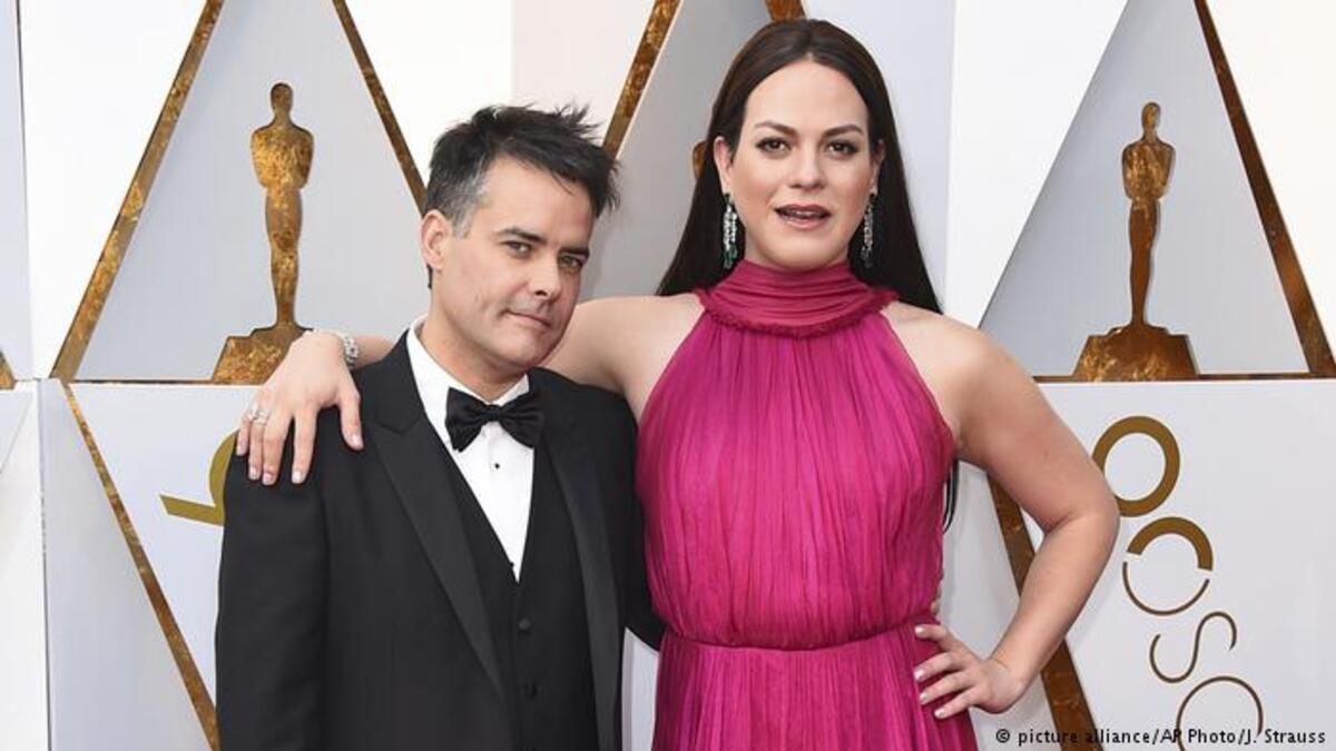 نال الفيلم التشيلي"A Fantastic Woman" جائزة أفضل فيلم أجنبي غير ناطق بالإنكليزية. وتظهر في الصورة البطلة التشيلية دانييلا فيغا والمخرج ليليو.