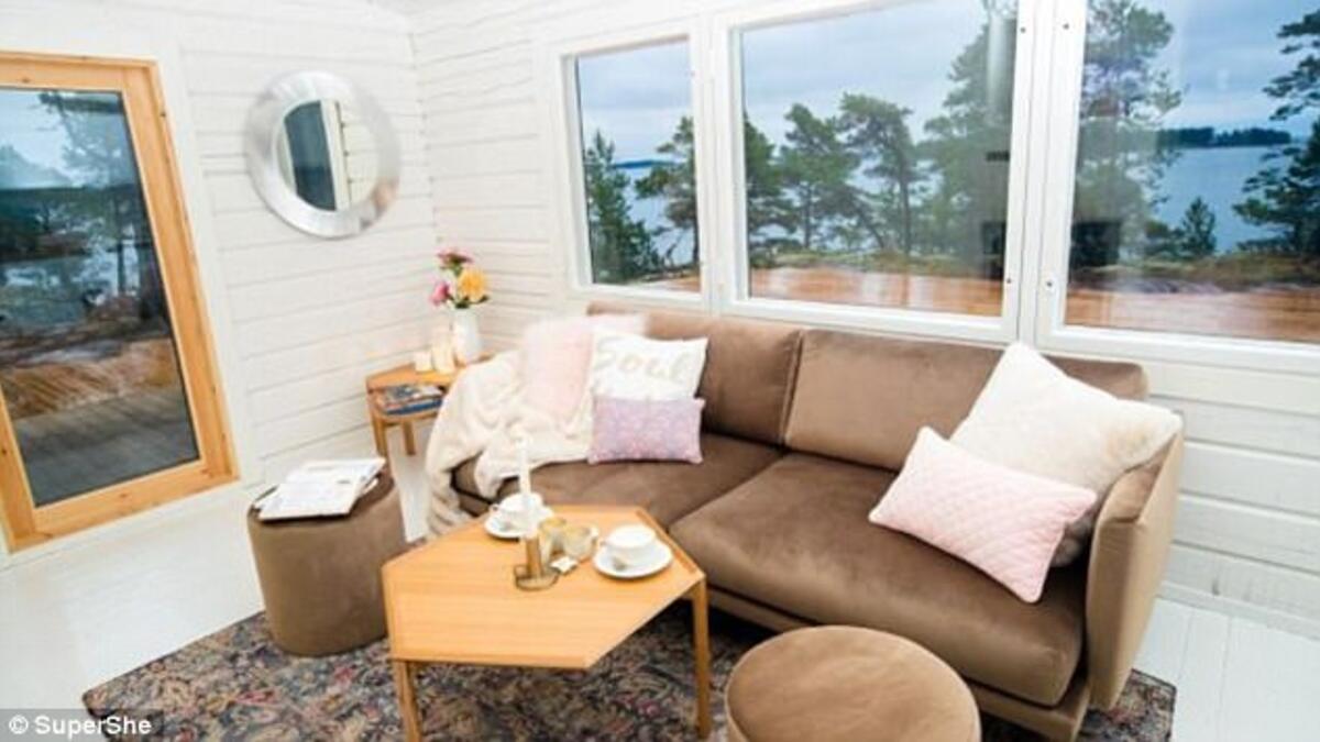 غرفة الجلوس في المنتجع الذي يتوقع أن يفتتح في نهاية هذا العام