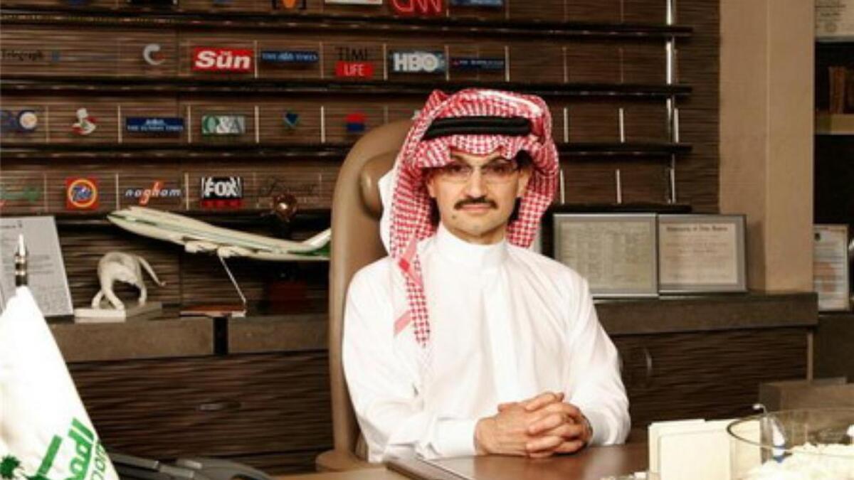 أنقذ الوليد بن طلال "سيتي بنك" من الانهيار، ودمج البنك التجاري المتحد مع بنك القاهرة، ثم مع البنك الأمريكي.